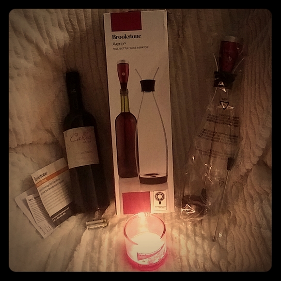 ❤⏬SALE!!Brand NIB Brookstone Wine Decanter Elegant - Picture 3 of 8